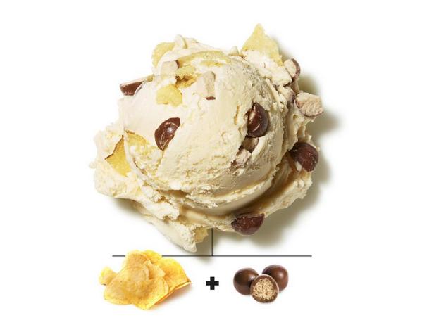 Kartoffelchips und mit Schokolade überzogene Malzmilch