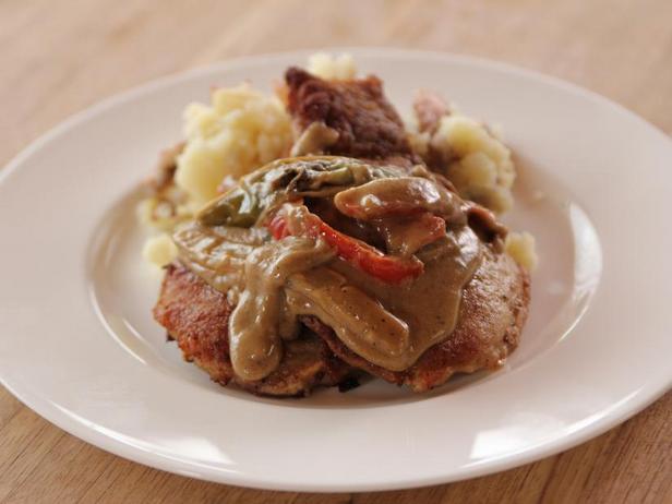 Wie man ein Schweinekotelett im Cowboy-Stil zubereitet