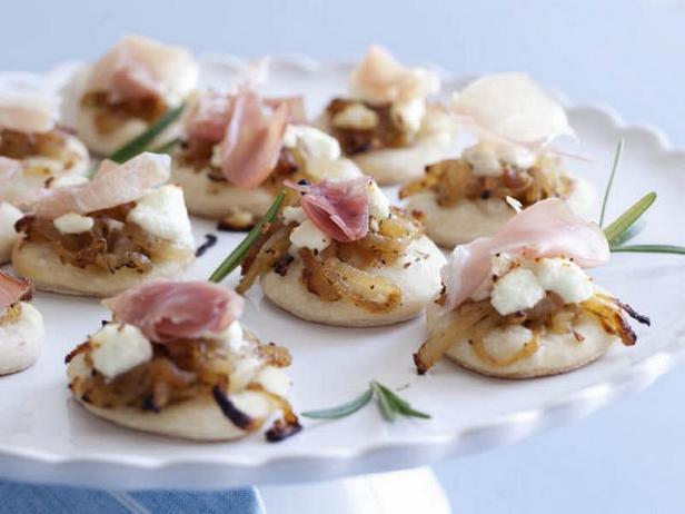 Zubereitung - Fladenbrote mit karamellisierten Zwiebeln, Ziegenkäse und Prosciutto
