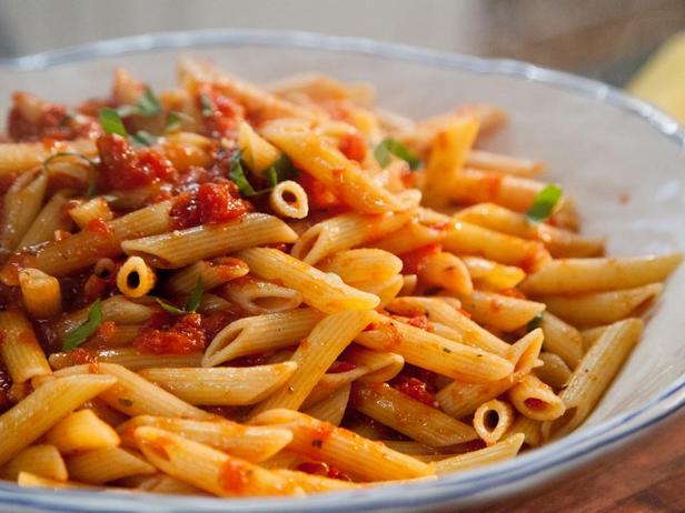 Penne mausteisella arabbiata-kastikkeella