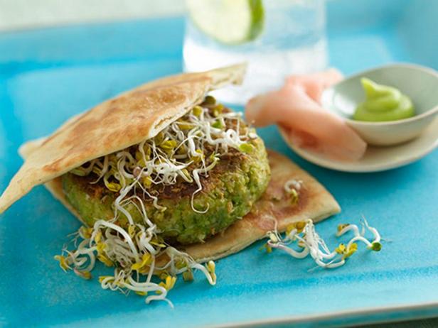 Veggie-Burger mit Alfalfa-Sprossen