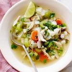 شوربة دجاج مع أرز بري وذرة هوميني