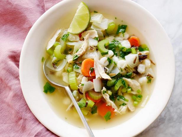 Come preparare - Zuppa di pollo con riso selvatico e mais bianco