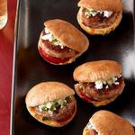 Mini-Sandwiches mit Truthahn und Hummus