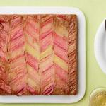Rhabarber-Upside-Down-Pie mit Sauerrahm