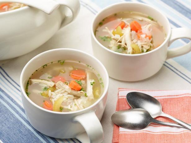 شوربة دجاج بسيطة مع الأرز