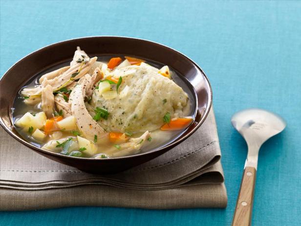 شوربة الدجاج والزلابية
