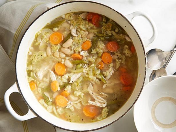 شوربة دجاج مع الزلابية والكينوا