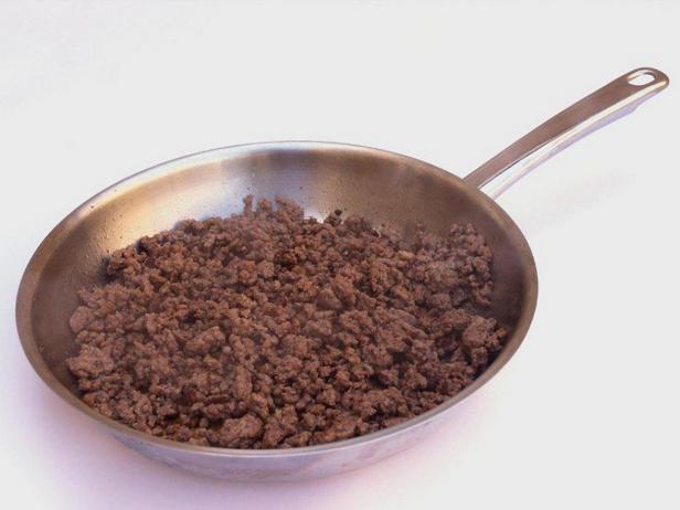 Rinderhackfleisch mit einem Mageranteil von 90 % (oder höher).