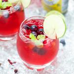 Eistee mit Beeren