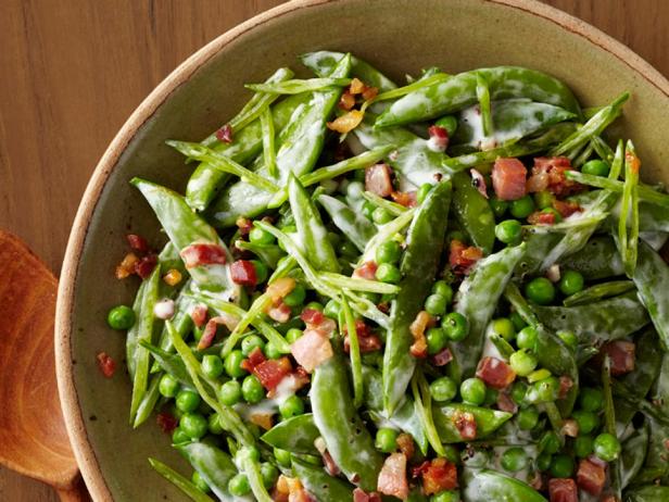 Grüne Erbsen mit cremiger Sauce und Pancetta