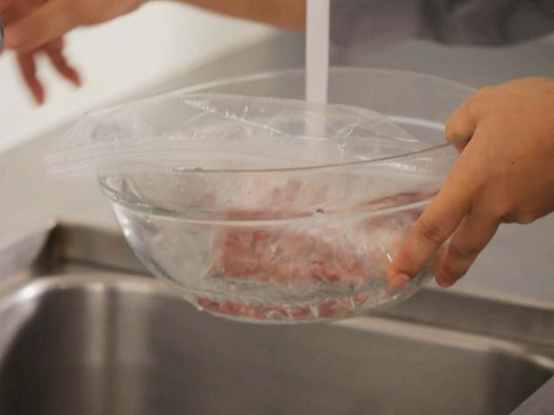 Schritt 4: In kaltem Wasser auftauen