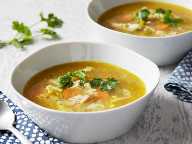 Wie man Hühner-Reis-Currysuppe zubereitet