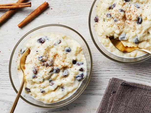 طريقة تحضير عصيدة الأرز بالقرفة والزبيب