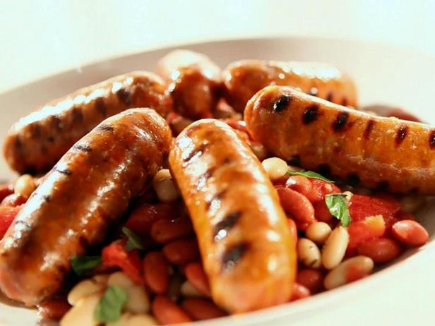 نقانق توسكان مشوية مع صلصة الفاصوليا