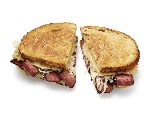 Käsetoast mit Pastrami