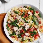 Sommersalat mit Thunfisch und Pasta