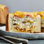 Heißer Thunfischsalat in Brotschalen