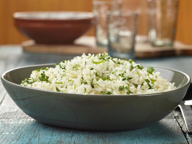 Reis mit Knoblauch, Limette und Koriander