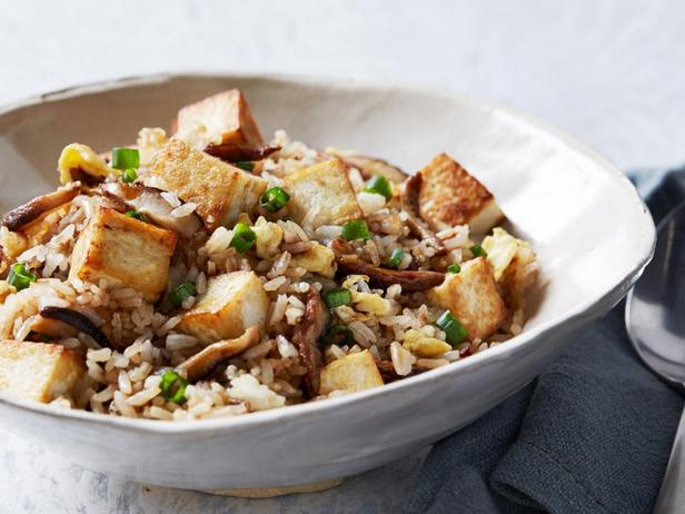 Gebratener Reis mit Tofu, Ingwer und Shiitake-Pilzen