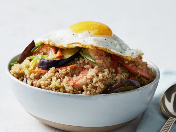 Gebratener Quinoa mit Garnelen