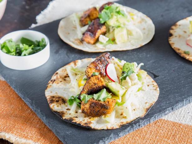 Zubereitung - Fisch-Tacos mit Grünkohl, Chayote und schnellem Nudelsalat