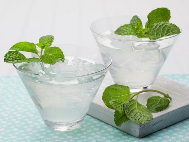 Wie man einen Mojito mit Wodka zubereitet