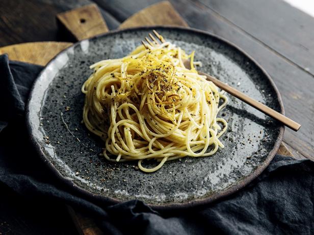 Wie man Zitronenspaghetti zubereitet