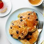 Blaubeerpfannkuchen mit Sauermilch