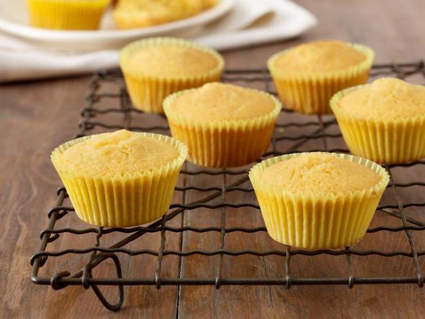 Wie man Honig-Mais-Muffins zubereitet