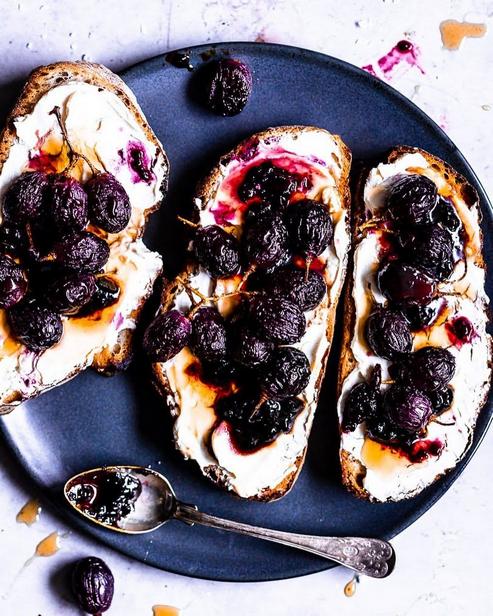 Rezept für Kinder: Ricotta-, Blaubeer- und Trauben-Toast