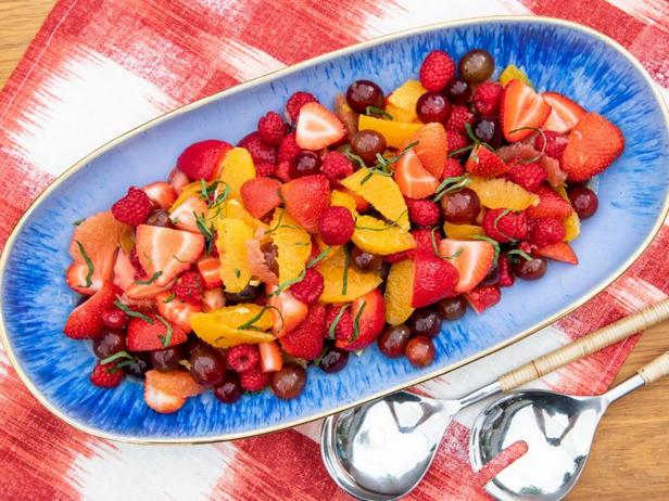 Wie man einen Fruchtsalat namens „Sangria“ zubereitet