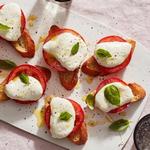 Caprese auf Toast aus dem Ofen