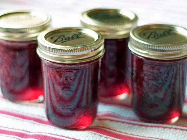Wie man Erdbeermarmelade für den Winter zubereitet