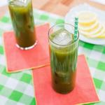Eislimonade mit Matcha-Grüntee