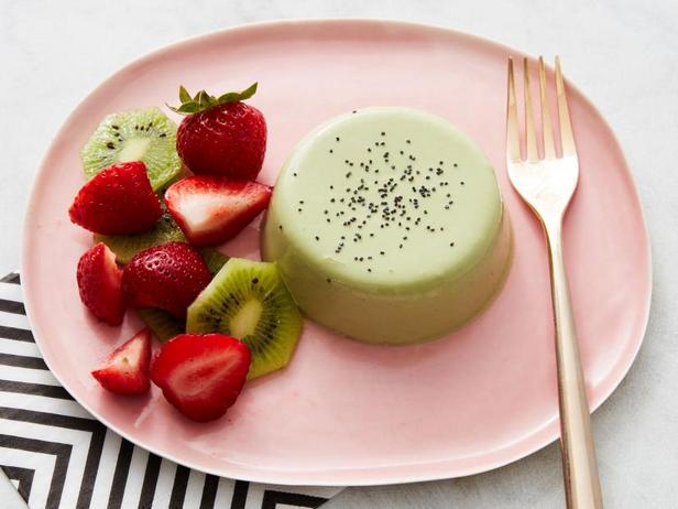 Wie man Matcha Panna Cotta zubereitet