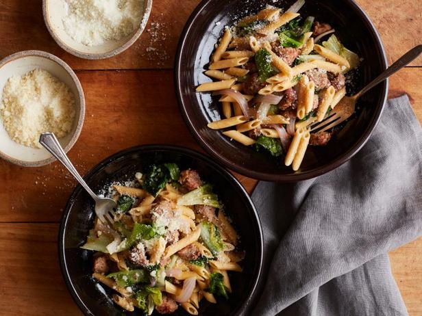 Rezept für Kichererbsen-Penne mit Wurst und Endivien
