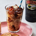 Kalter Kaffee mit Eis