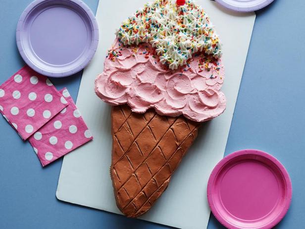 Wie man einen Eiswaffel-Cupcake-Kuchen backt