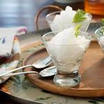Zitronengranita mit Basilikum