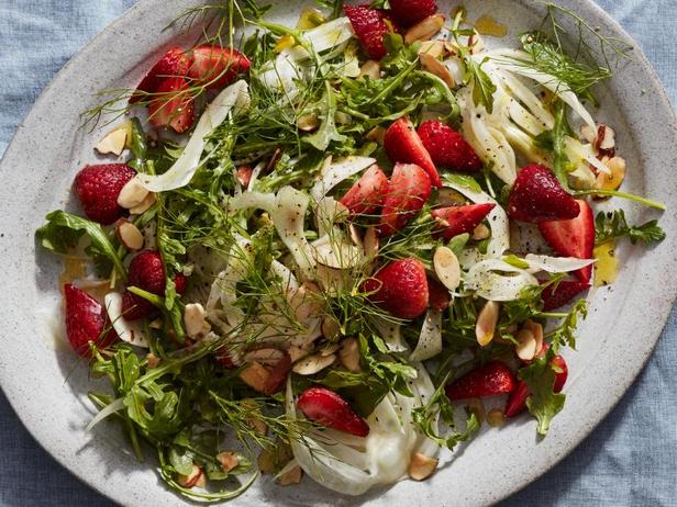 Zubereitung - Fenchel-, Rucola- und Erdbeersalat