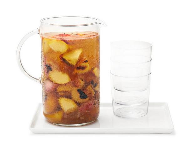 Rezept für sommerliche gegrillte Pflaumen-Sangria