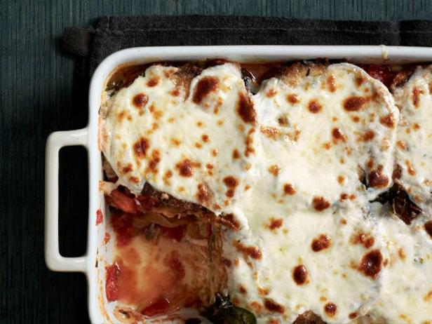 Wie man Auberginen-Parmesan zubereitet