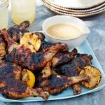 Gegrilltes, in Limonade mariniertes Hähnchen