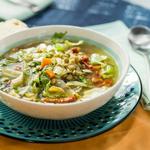 شوربة العدس المتوسطية المطبوخة ببطء