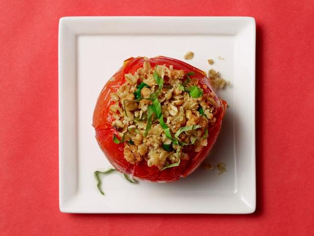 Rezept für gefüllte, gebackene Tomaten mit Haferflocken und Käse