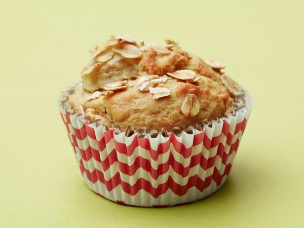 Wie man gesunde Bananen-Haferflocken-Muffins zubereitet