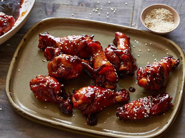Zubereitung - Frittierte Hähnchenflügel in klebriger Honigglasur