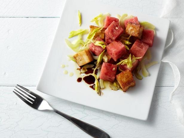 Hellim Peynirli Karpuz Salatası Nasıl Yapılır?