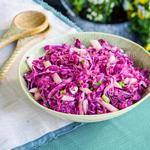 Knuspriger Jicama- und Rotkohlsalat